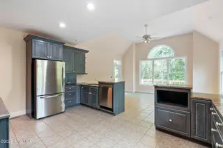 86 Plantation Passage Drive SE, Bolivia, NC 28422 — 4-bedroom home in Winding River Plantation, Bolivia, NC, photo 14 of 77: Kitchen
