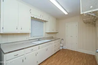 100 S Pineview Avenue, Goldsboro, NC 27530 – photo 17: Mud/Laundry