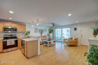 909 Carolina Beach Avenue N Unit 2b, Carolina Beach, NC 28428 – photo 16: 909CarolinaBeachAveNUnit2B(18)