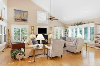 142 Oakleaf Drive, Pine Knoll Shores, NC 28512 – photo 7: Living Room