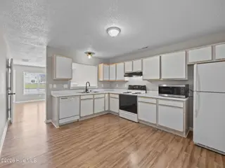 1305 Timberlake Trail, Jacksonville, NC 28546 – photo 7: 9-web-or-mls-1305 Timberlake Trail 15