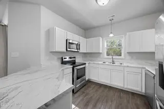2041 Folkstone Woods Lane 10a, Holly Ridge, NC 28445 – photo 18: 19_kitchen