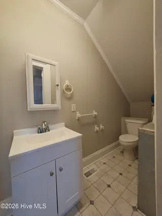 406-408 E 2nd Street, Washington, NC 27889 — 4-bedroom home in Historic District, Washington, NC, photo 13 of 38: IMG_20260926_100808154_HDR