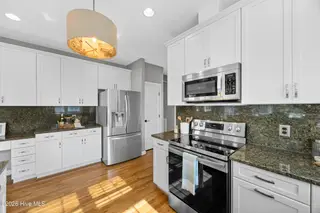 222 Windy Hills Drive, Wilmington, NC 28409 – photo 24: 27_kitchen