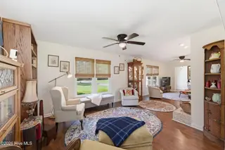 253 Shoreline Drive, New Bern, NC 28562 – photo 16: 23-web-or-mls-dsc_8478