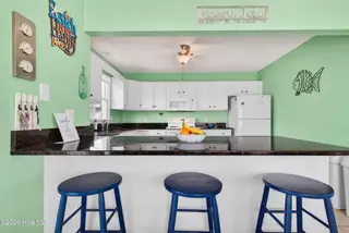 17 Sandpiper Drive, Ocean Isle Beach, NC 28469 — 5-bedroom home in Island Park, Ocean Isle Beach, NC, photo 15 of 54: Kahunaphoto.com-00084