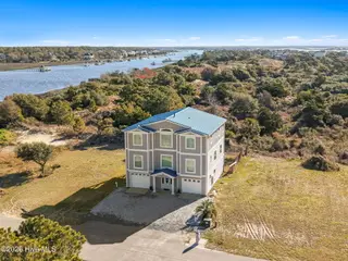 128 Blockade Runner Drive, Holden Beach, NC 28462 — 5-bedroom home, Holden Beach, NC, photo 3 of 73: 1-web-or-mls-cammediallc.com (5 of 6)