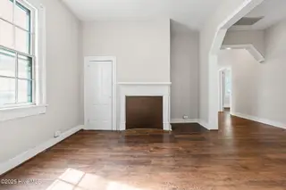 111 Meares Street, Wilmington, NC 28401 – photo 6: Living room