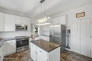 102 Creek Court, Elizabeth City, NC 27909 – photo 18: 44-web-or-mls-44_Creek Ct_KarianM_FullSi