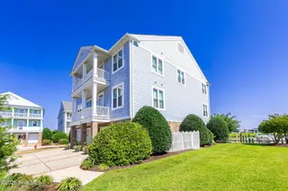 104 Gallants Lane, Beaufort, NC 28516 — 5-bedroom home in Gallants Landing, Beaufort, NC, photo 3 of 52: 104 Gallants Lane