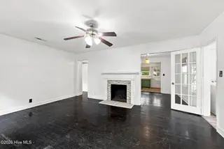 106 S Griffin Street, Elizabeth City, NC 27909 – photo 4: 04-106 s Griffin - Living Room-2