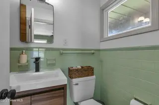 606 Hawthorne Lane W, Wilson, NC 27893 – photo 24: Master Bath