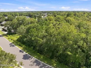 660 Vale Drive, Wilmington, NC 28411 – photo 9: 11-web-or-mls-DJI_20260909115034_0565_D