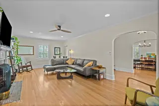 418 Forest Hills Drive, Wilmington, NC 28403 – photo 9: living room