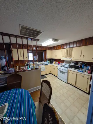 108 S Spence Avenue, Goldsboro, NC 27534 – photo 11: PXL_20251203_153930158.MP