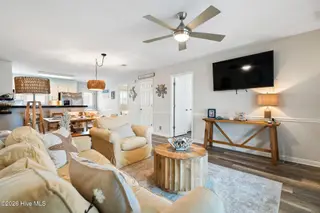 417 4th Street, Sunset Beach, NC 28468 — 4-bedroom home, Sunset Beach, NC, photo 8 of 41: 417 4th St, Sunset Beach, NC