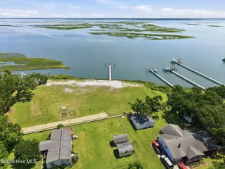 184 2 Lennoxville Point Road, Beaufort, NC 28516 – photo 8: 9-web-or-mls-DJI_20260702113136_0412_D