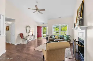 242 Bobbys Drive, Newport, NC 28570 – photo 4: Living Room