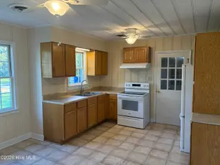 303 Dallas Avenue, Lake Waccamaw, NC 28450 — 3-bedroom home, Lake Waccamaw, NC, photo 5 of 40: Kitchen-Dining Comb