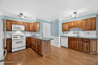 202 Queen Annes Road, Greenville, NC 27858 – photo 10: 030_DSC_4393