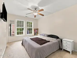 106 Republic Court, Jacksonville, NC 28540 – photo 13: 46-web-or-mls-106-Republic-Ct.-79_edit