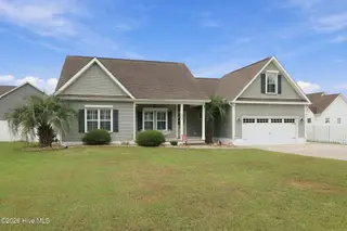 203 Coldwater Drive, Swansboro, NC 28584 — 3-bedroom home in Coldwater Creek, Swansboro, NC, photo 4 of 49: 4-web-or-mls-IMG_4291