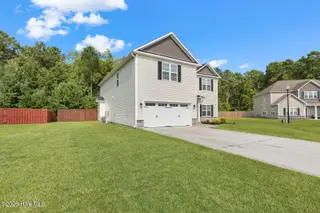 209 Gilliken Court, Jacksonville, NC 28546 — 4-bedroom home in Onslow Bay, Jacksonville, NC, photo 2 of 35: gilliken-3