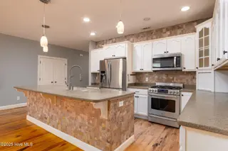 6321 Albatross Drive, New Bern, NC 28560 – photo 6: Kitchen