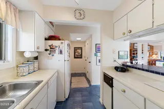 590 Westport Drive H1 Westport, Pine Knoll Shores, NC 28512 – photo 15: Kitchen
