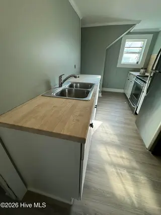 509 Walnut Street, Wilmington, NC 28401 — 5-bedroom home in Rankin Place North, Wilmington, NC, photo 6 of 13: IMG_7107