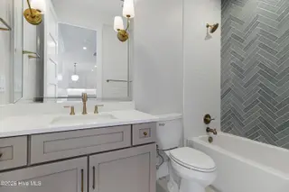 805 Mulberry Street 209, Beaufort, NC 28516 – photo 9: Bathroom 2