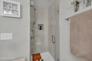 507 Greenville Avenue Unit 1, Carolina Beach, NC 28428 – photo 14: 017_img_7933_255