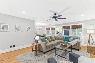 305 Wayne Drive, Wilmington, NC 28403 – photo 7: 009_305_wayne_drive_-09_938