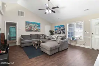 3609 Delesa Court, New Bern, NC 28560 — 3-bedroom home in Pinecrest Estates, New Bern, NC, photo 15 of 29: 14-3609 Delesa Ct-14