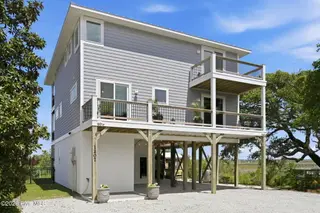 1207 S Topsail Drive, Surf City, NC 28445 – photo 4: 7-web-or-mls-02 (2)