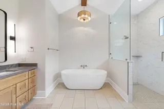 107 Mayflower Drive, Newport, NC 28570 – photo 21: Primary ensuite