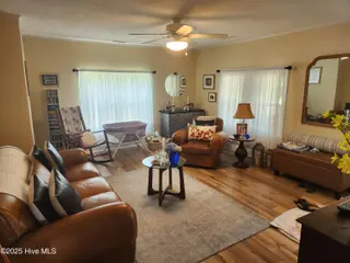 215 S Lee Avenue, Beulaville, NC 28518 — 2-bedroom home, Beulaville, NC, photo 6 of 17: Living Room