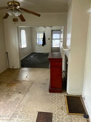 510 Church Street, Wilmington, NC 28401 – photo 8: Looking into front and middle rooms