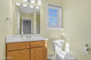 103 Gibbs Road, New Bern, NC 28560 – photo 19: 103 Gibbs Rd | Interior exterior (16 of