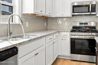 300 Provence Way B, Greenville, NC 27858 – photo 23: 32-web-or-mls-IMG_0029_edit