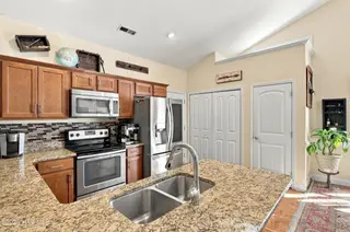 8795 Lanvale Oaks Drive NE, Leland, NC 28451 — 3-bedroom home in Lanvale Oaks, Leland, NC, photo 12 of 33: 8795_lanvale_oaks_dr_012