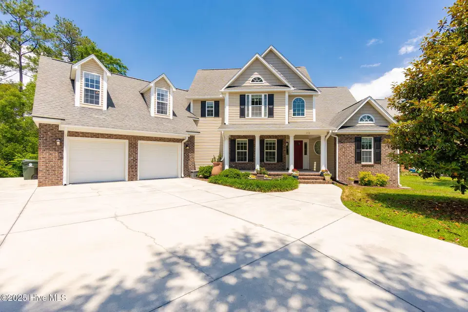 232 E Ivybridge Drive, Hubert, NC 28539 – photo 1 of 63: 232 E Ivybridge Dr