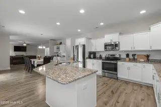 204 W Broughton Lane, Rocky Point, NC 28457 – photo 24: BroughtonW204-7kitShaneL33A4839-CR2