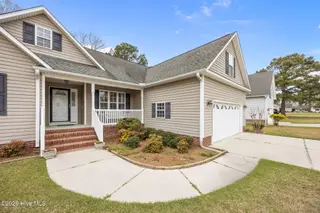 304 Fishing Creek Drive, New Bern, NC 28562 – photo 5: 14-web-or-mls-0C0A5670