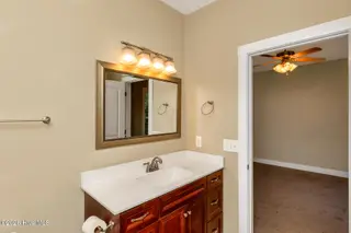 165 Catalpa Lane S, Pinehurst, NC 28374 – photo 22: main xbed suite4 bath