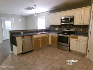 624 Walnut Drive, Jacksonville, NC 28540 – photo 12: Kitchen