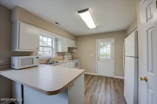 3624 Elizabeth Avenue, New Bern, NC 28562 – photo 5: Kitchen island