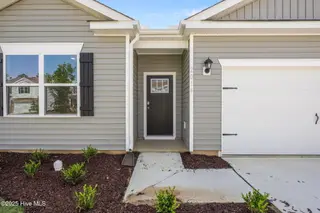 2014 Minnette Circle, New Bern, NC 28562 – photo 2: 5-web-or-mls-DSC_1127