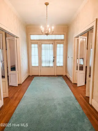 103 S Pender Street, Fremont, NC 27830 – photo 3: Foyer