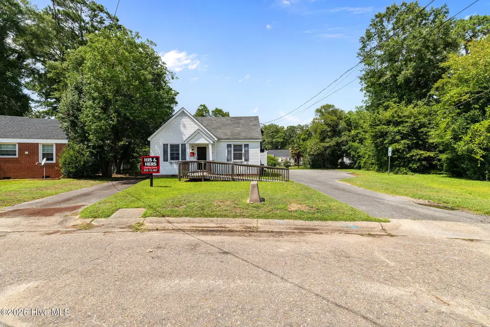 1309 E Ash Street, Goldsboro, NC 27530 – photo 1 of 26: 5T5A2064